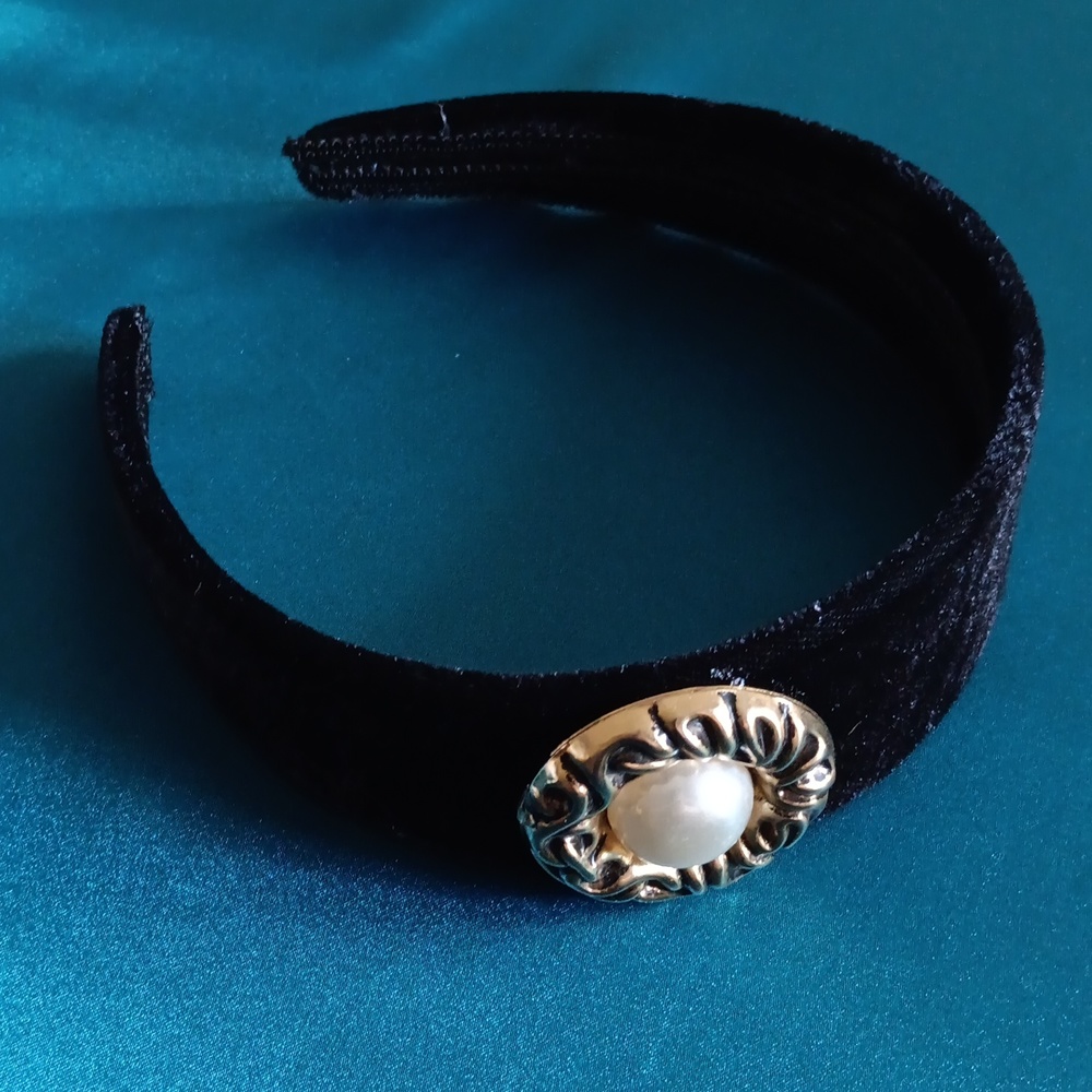 Vintage style black velvet headband